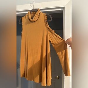 Turtle neck with open shoulder